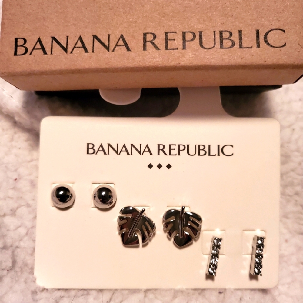 💥NWT BANANA REPUBLIC EARRING SET